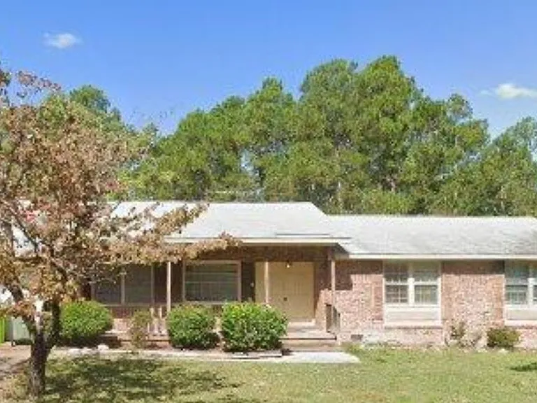 525 Almeda Dr — Photo 1