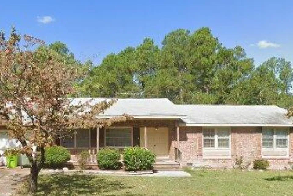 525 Almeda Dr