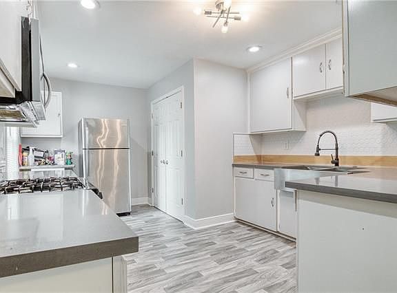 3rd image of 5912 Baccich St