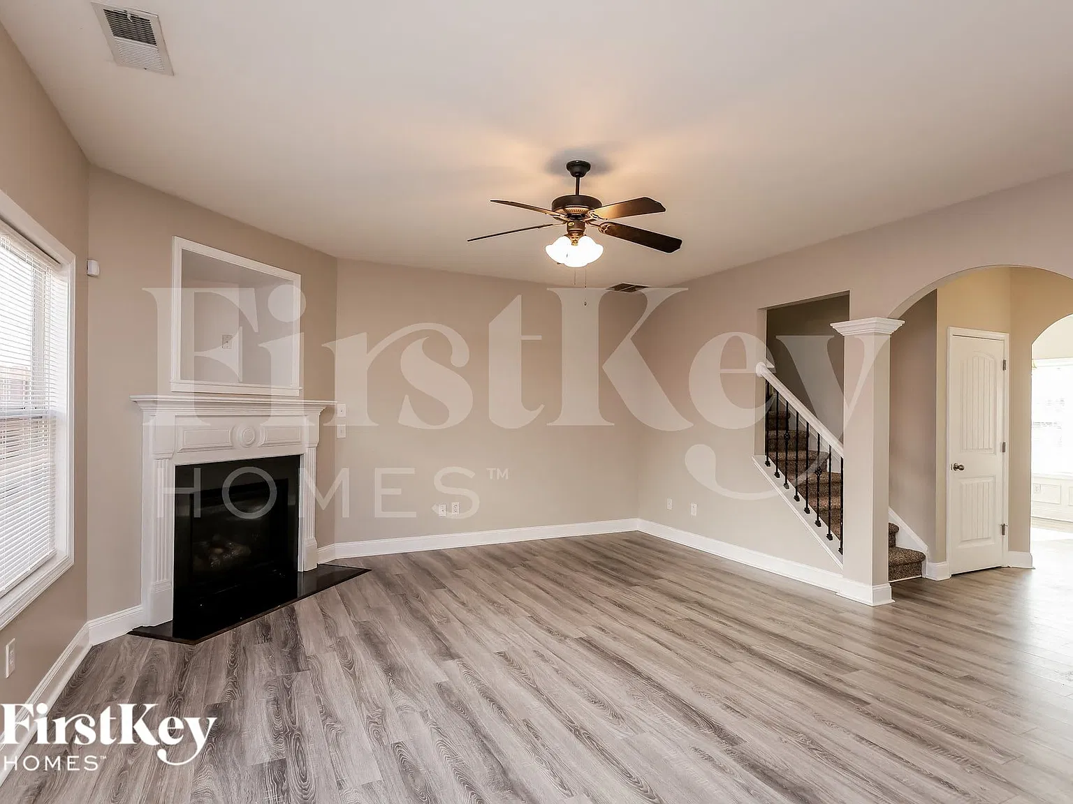 5 bed, 4.0 bath, 2290 sqft, $2,890 — Photo 2