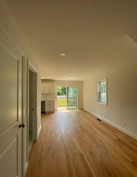 3 bed, 2.5 bath, 1863 sqft, $3,300 — Photo 3