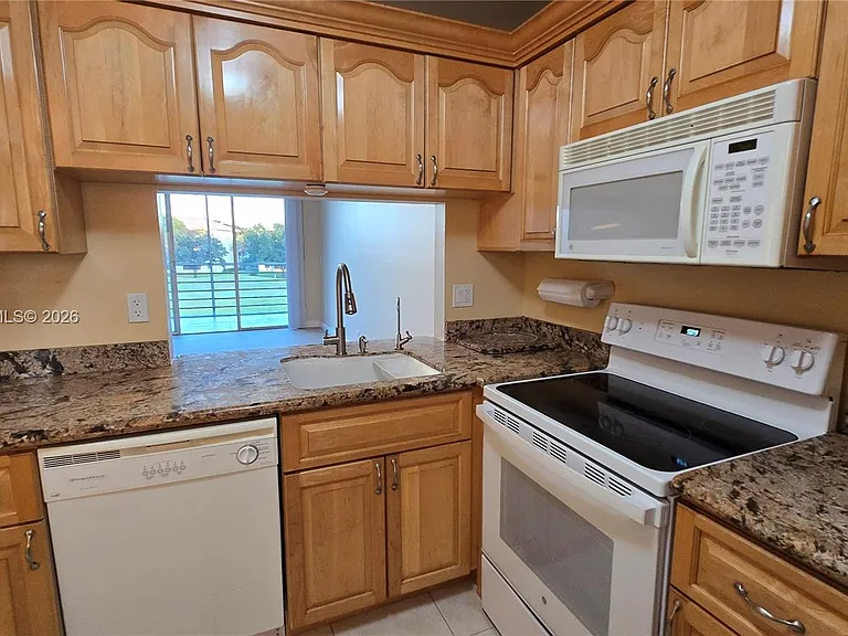 9230 Lagoon Pl #310 — Photo 6