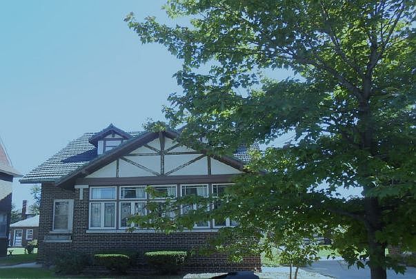 1st image of 4725 Northcote Ave