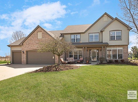 Wonderful curb appeal with Gardens Freshly Mulched and Exterior Doors and Trim all Newly Painted.