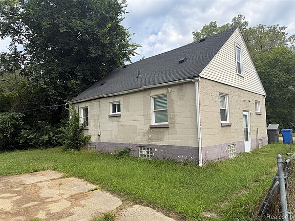 2nd image of 4176 Walnut St