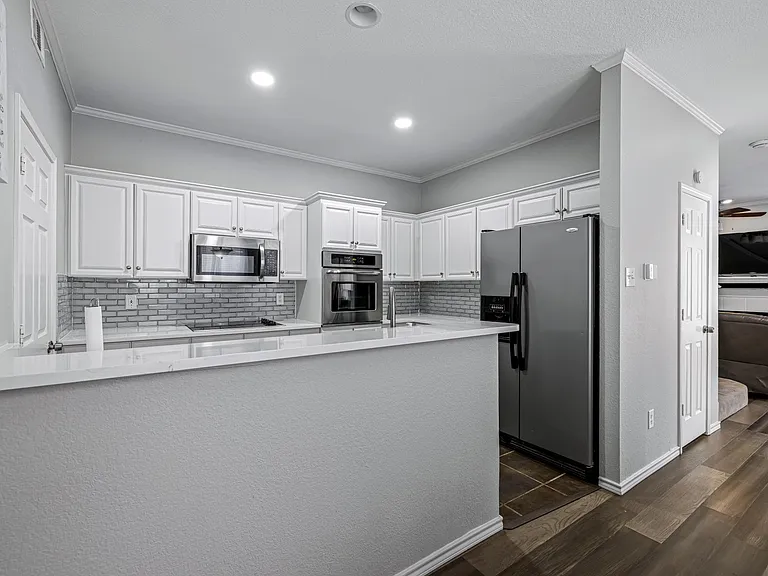 6011 Barrington Ct — Photo 10