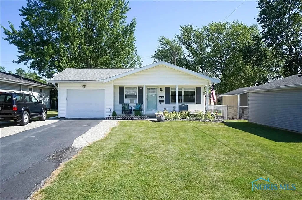 243 Ellis Ave photo 1