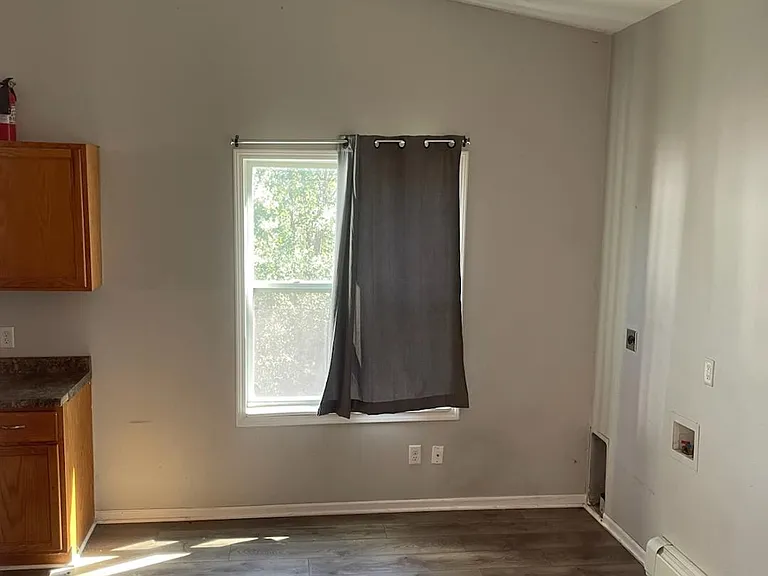 1204 7th St E #4 — Photo 4