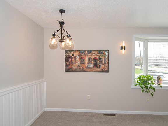 3rd image of 5223 Stellhorn Rd