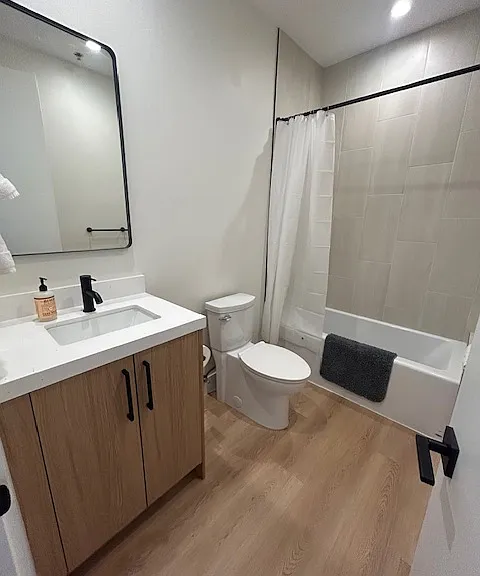 Guest/Hall Bathroom