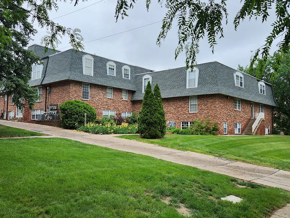 Pleasant Court Apartments