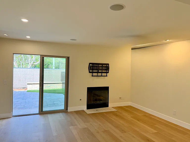 2058 Sea Village Cir — Photo 16