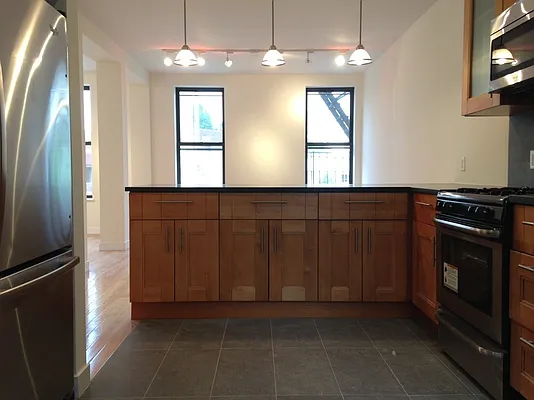 Rented by Rolling Stone Realty LLC | media 18