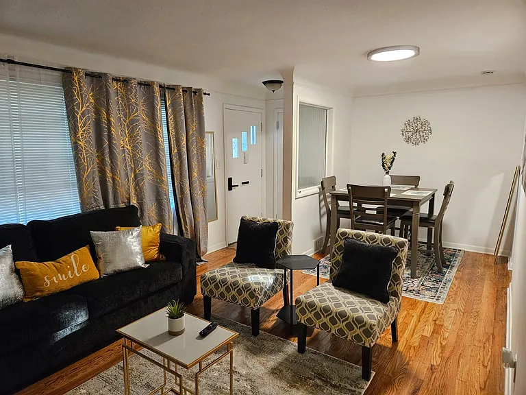 304 Greenvale Dr — Photo 1