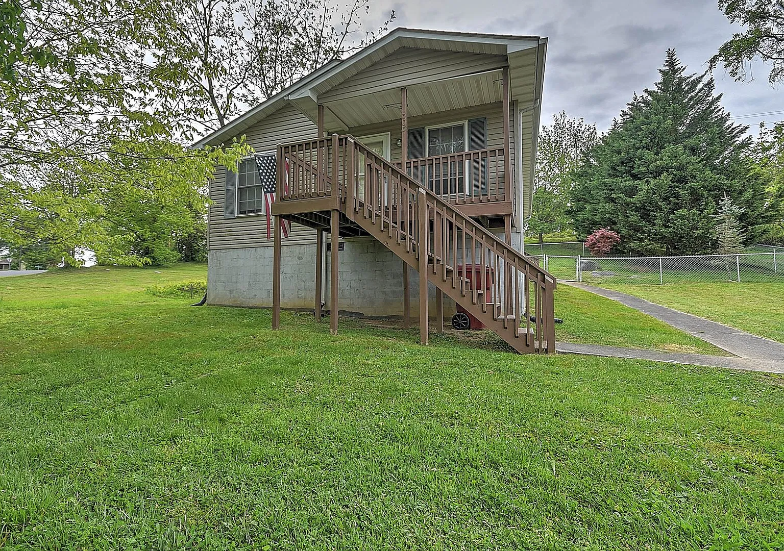 303 Moorland Drive, Johnson City, TN 37615 — Photo 2