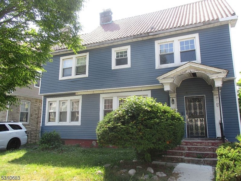 1st image of 69 Girard Pl