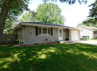 803 Pleasantwood Dr, Kewaskum, WI 53040