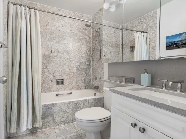 377 Rector Place image 8 of 9