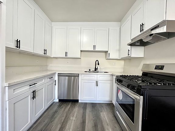 5th image of 15352 Vanowen St #8
