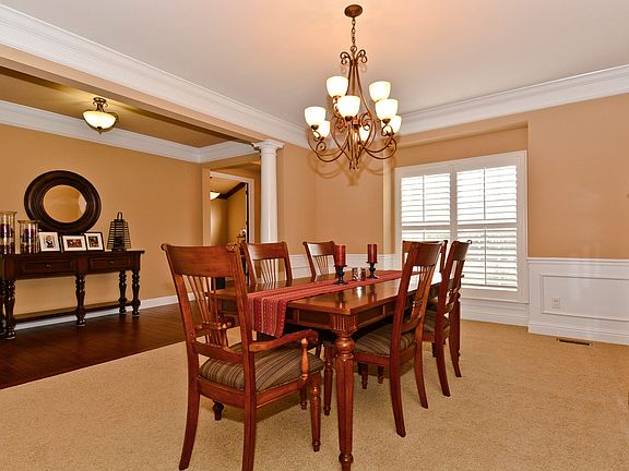 5th image of 7 Woodcliff Heights Ct