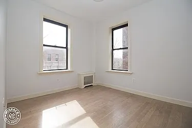 Rented by L Rose Realty (Brokerage)