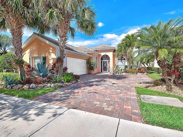 11378 SW Rockingham Dr — Photo 2