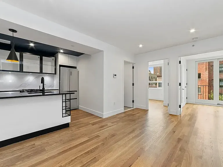 10 Lexington Ave #4C — Photo 1