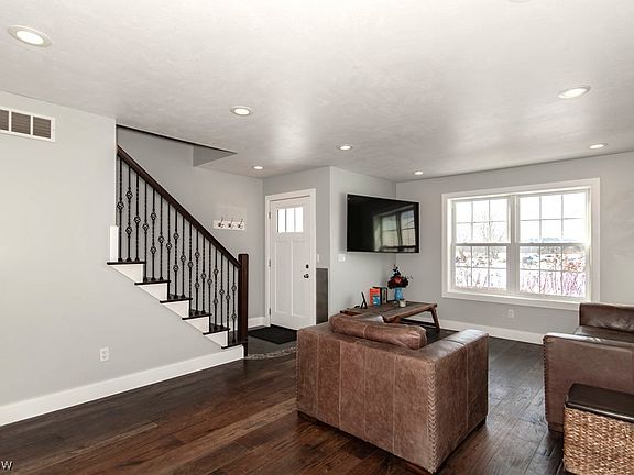 2nd image of 18919 Ravenna Rd