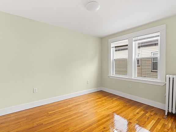 4th image of 43 Wentworth St APT 1
