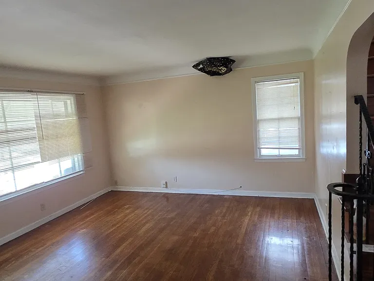 20831 Morris Ave — Photo 6