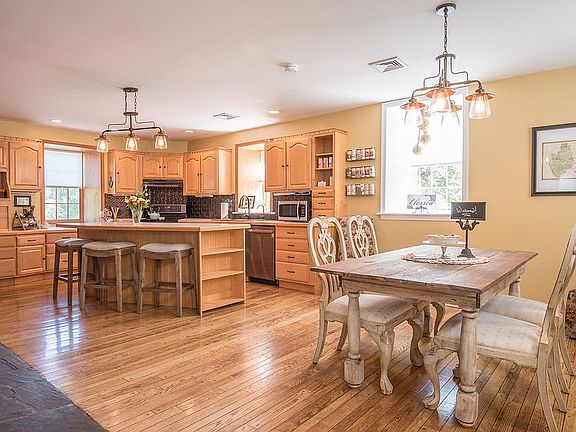 Kitchen & Dining Room