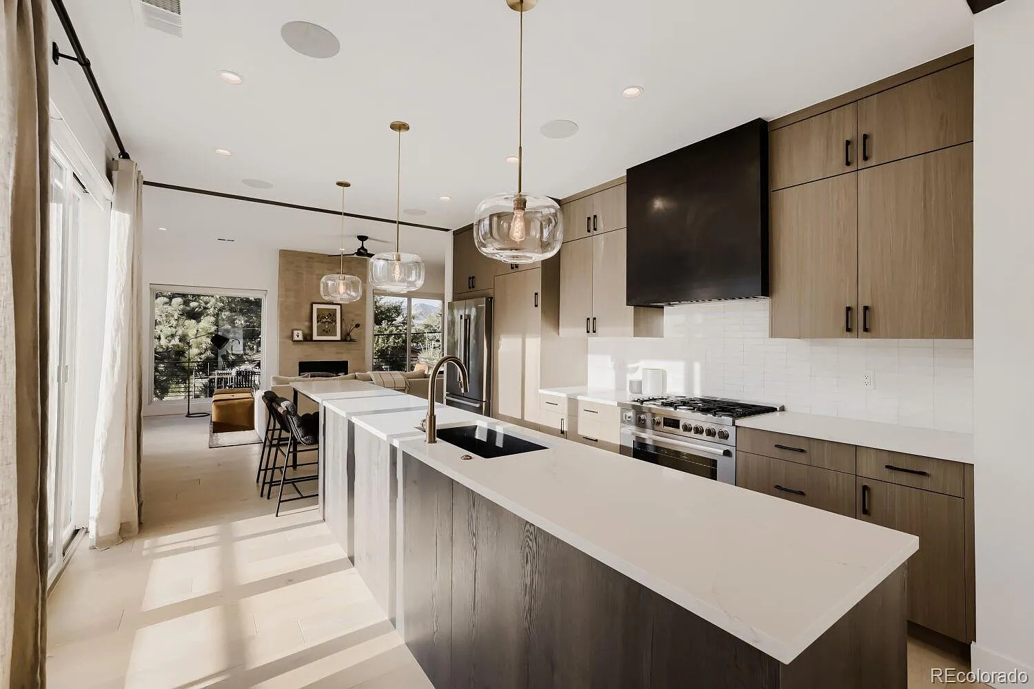 4 bed, 4.5 bath, 3000 sqft, $5,595 — Photo 3