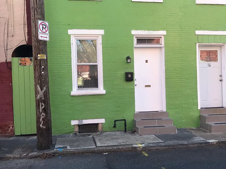 18 E Andrew St