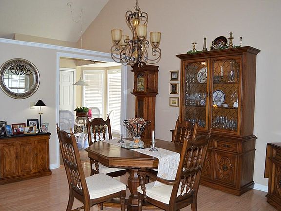 5th image of 163 Orchard Park Dr