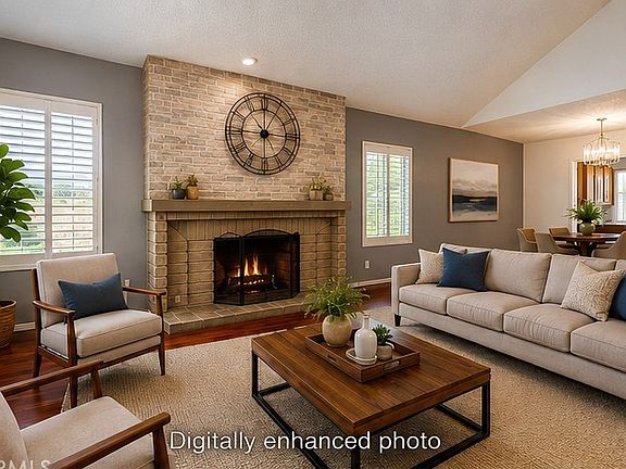 5th image of 10 Bluff Point Cir