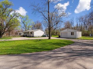 5885 Justine St, Van Buren Township, MI 48111