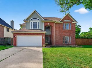915 Highland Woods Dr, Highlands, TX 77562