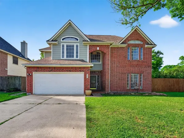 915 Highland Woods Dr, Highlands, TX 77562