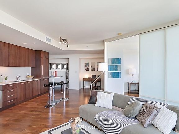 4th image of 10700 NE 4th St Unit 2708