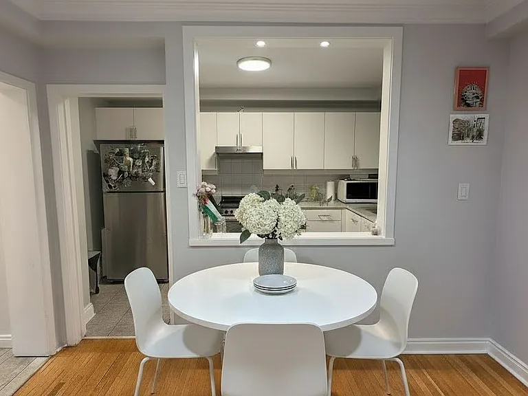 185 Silver Birch Ave #LOWER — Photo 3