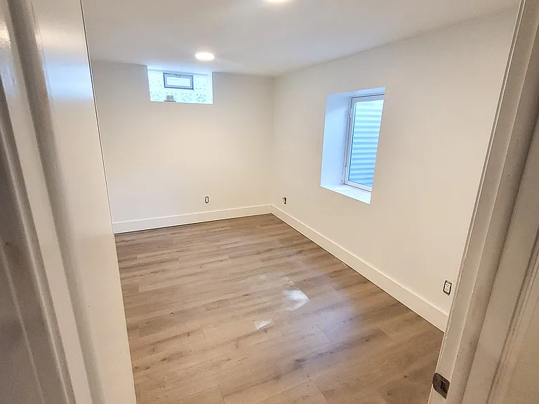 205 N Altadena Ave — Photo 8