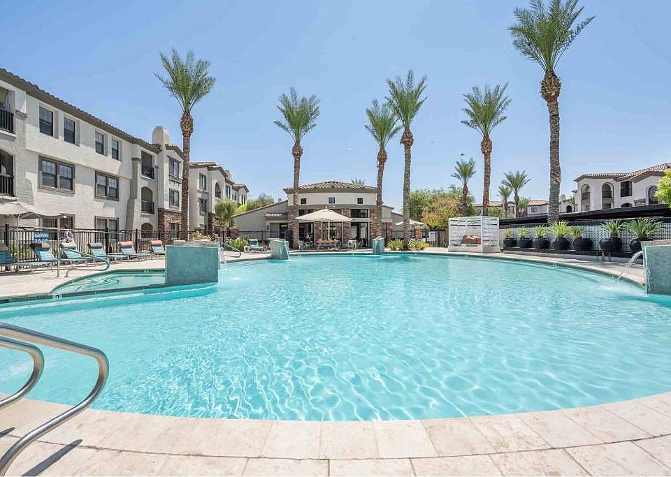 Zone Luxe, Glendale, AZ, Resort-Style Pool
