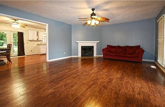 2nd image of 4622 Cynthia Ln