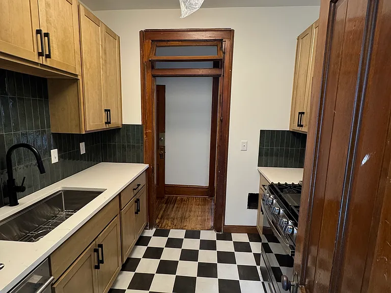 728 Franklin Ave #1 — Photo 8