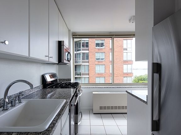 3rd image of 400 Chambers St APT 7K