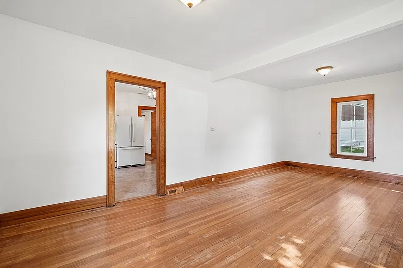 3 bed, 1.5 bath, 1169 sqft, $1,345 — Photo 2