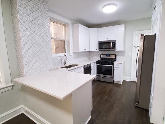 5th image of 7410 N Claremont Ave APT 2
