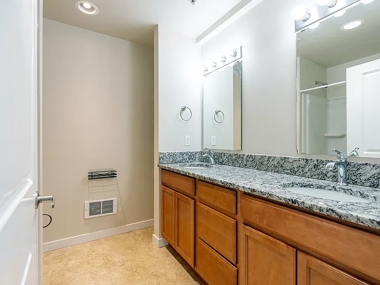 Modern 3 bedroom Townhomes with Garage — Photo 40