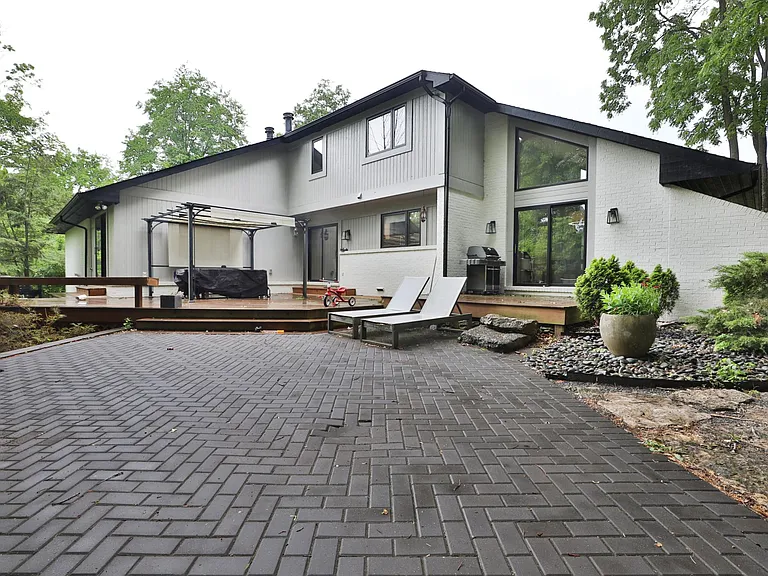 668 Eagle Rdg — Photo 63