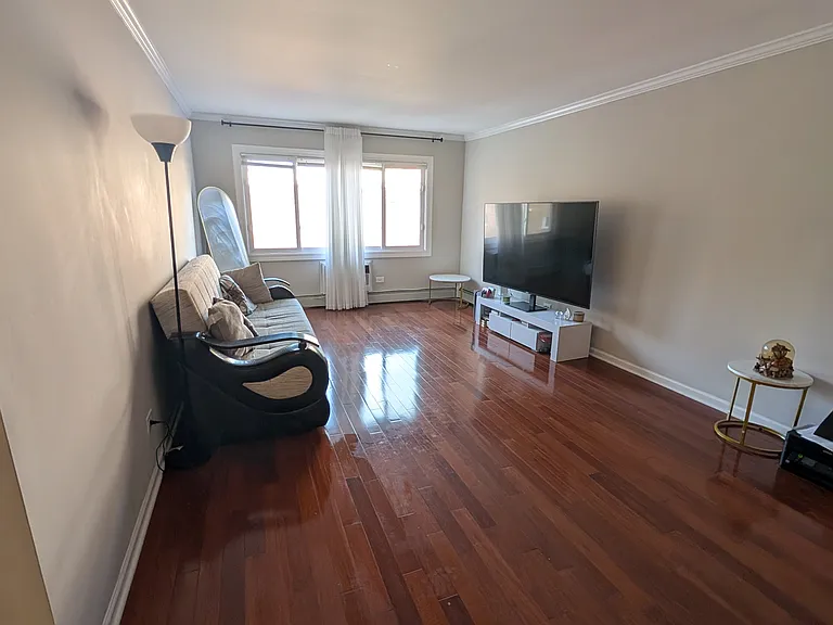 677 S River Rd — Photo 10